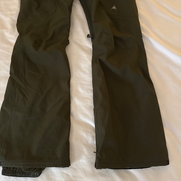 Burton’s Gloria women’s snow pants short - Picture 2 of 6